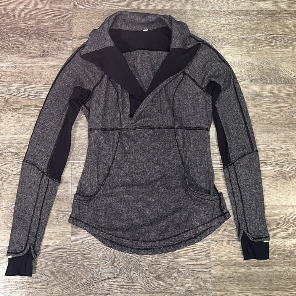 Lululemon Quarter Zip with front pocket EUC. Colors gray and black